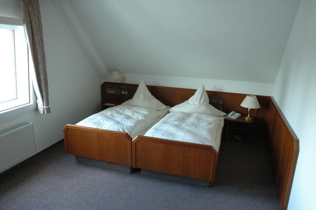 Hotel Heyder Burscheid Bagian luar foto