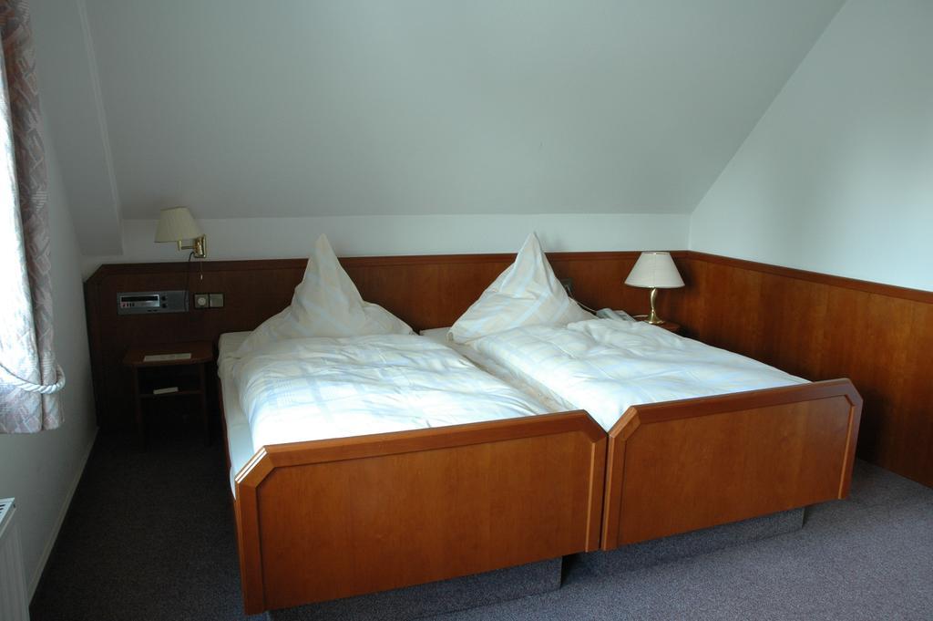 Hotel Heyder Burscheid Bagian luar foto