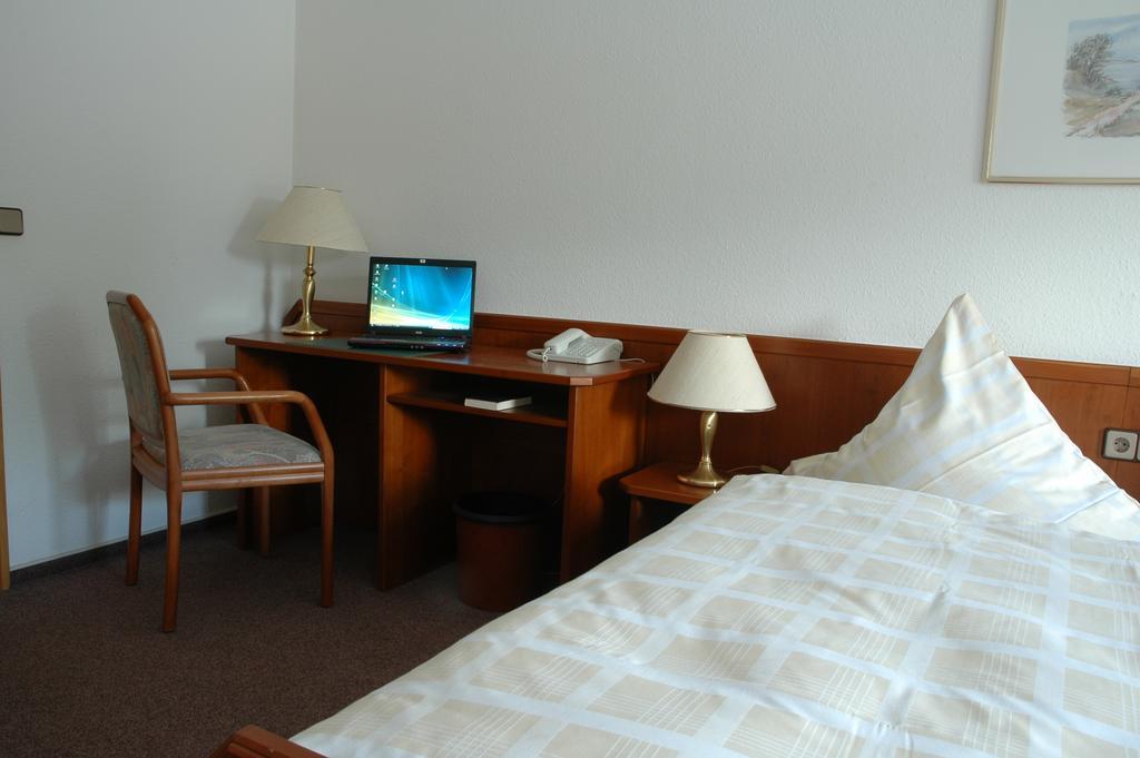 Hotel Heyder Burscheid Bagian luar foto
