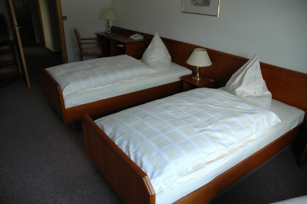 Hotel Heyder Burscheid Bagian luar foto