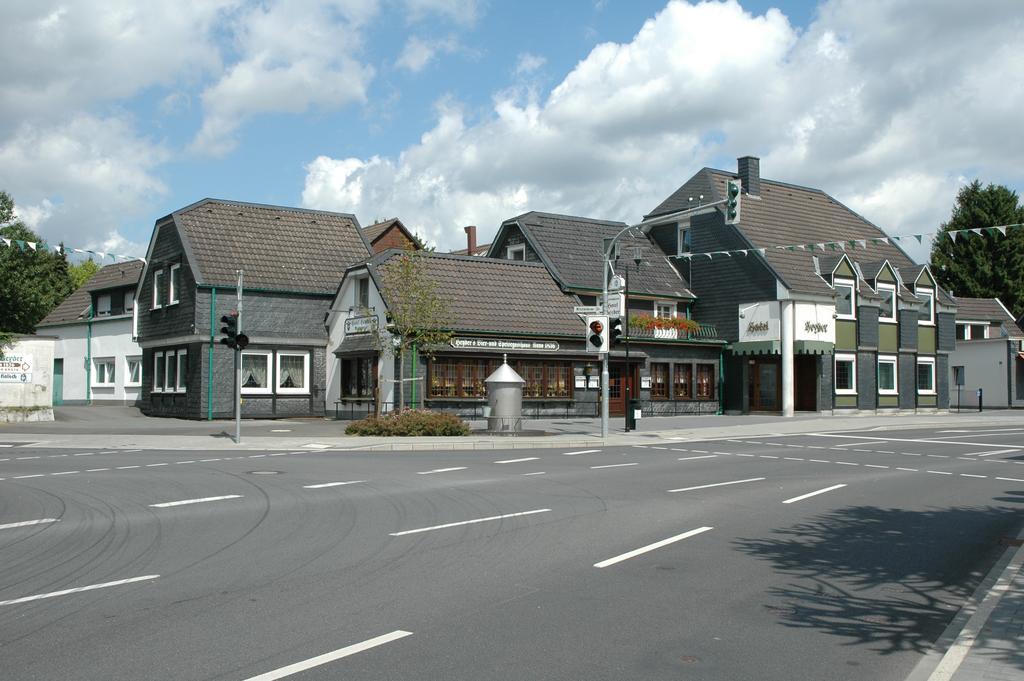 Hotel Heyder Burscheid Bagian luar foto